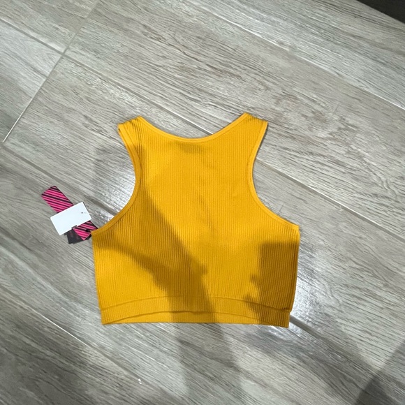 Clothing - Picture 2 of 16